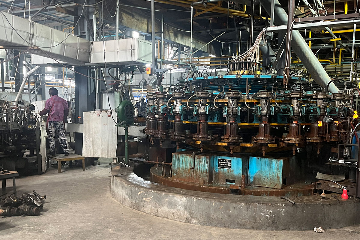 Custom-Glass-Bottle-Manufacturing-and-Packaging-4